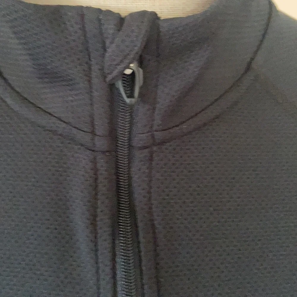 Under armor all season pull over - Picture 6 of 9